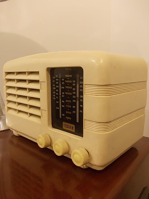 Art Deco Bakelite Radio
