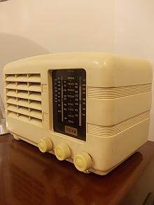 Art Deco Bakelite Radio